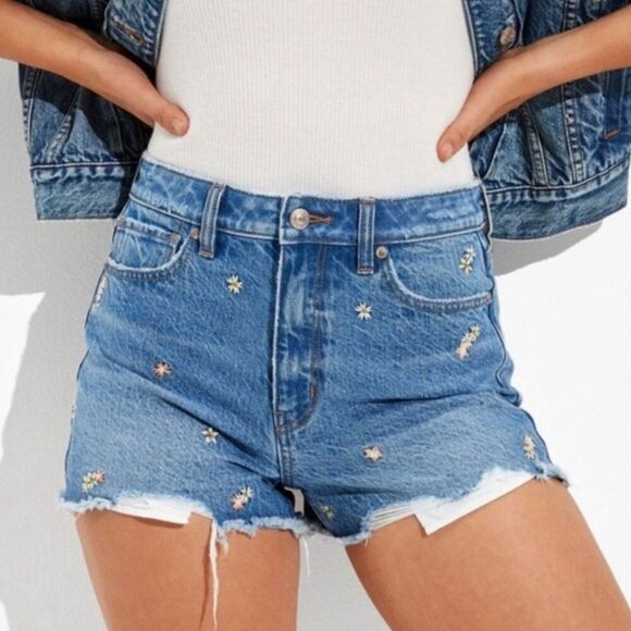 American Eagle High Rise Floral Embroidered Distressed Denim Mom Shorts Size 6 - Picture 2 of 12